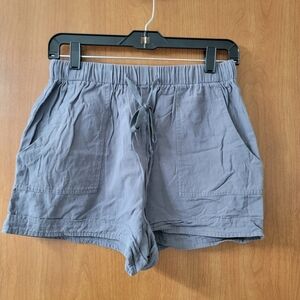 BOGO Amazon Gray Pull-On High Rise Shorts Size Medium